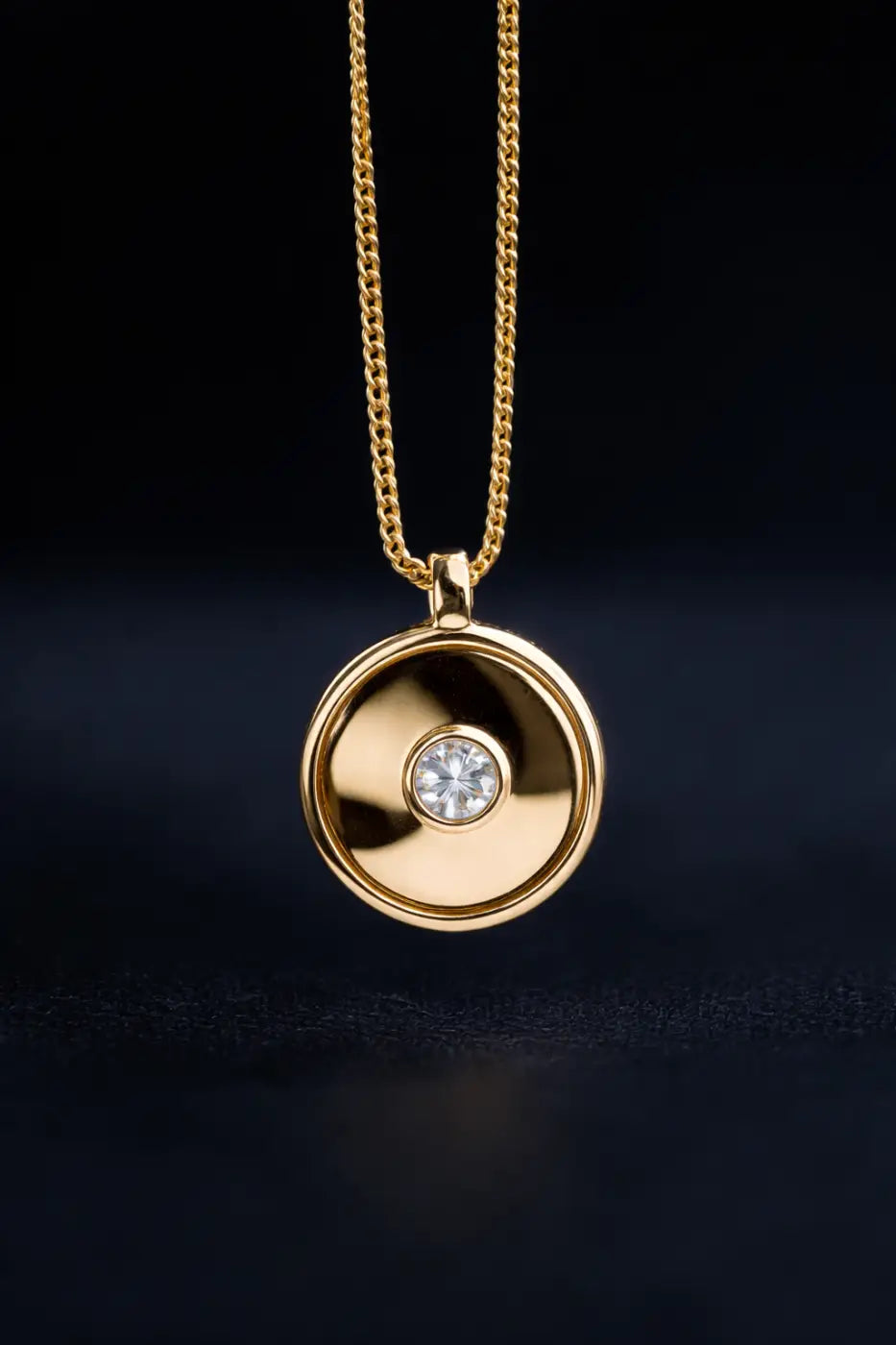 14ct yellow gold engraved designer necklace with lab grown diamond